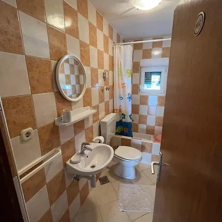 Edina Apartman Pag Town