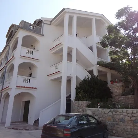 Edina Apartman Pag Town