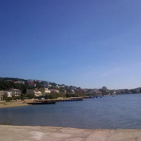 Edina Apartman Pag Town