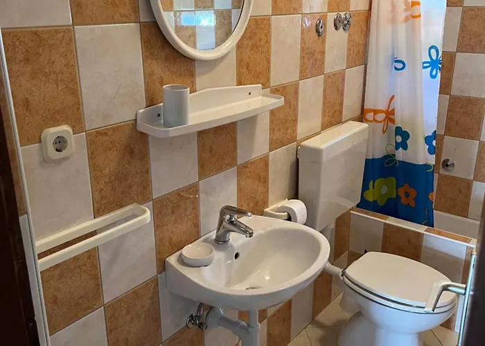 Edina Apartman Pag Town
