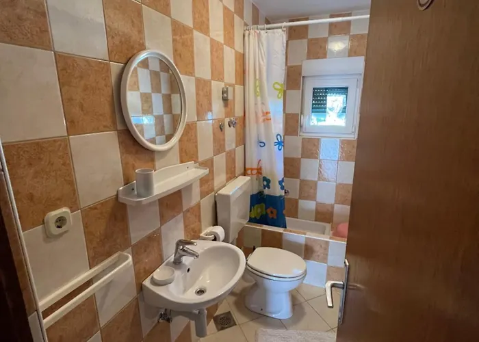Edina Apartman Pag Town