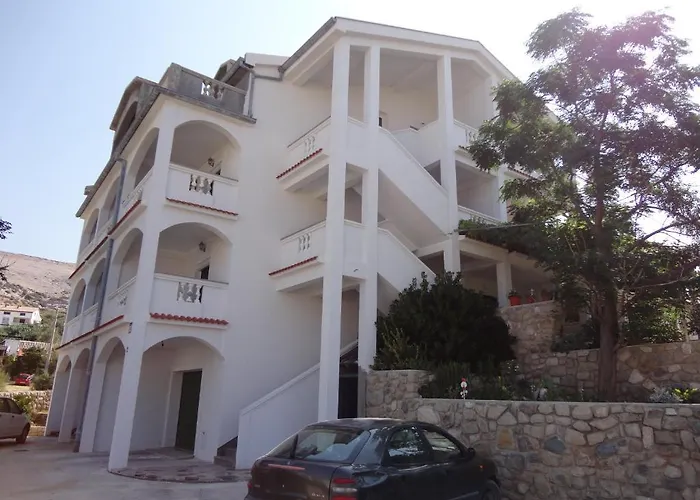 Edina Apartman Pag Town