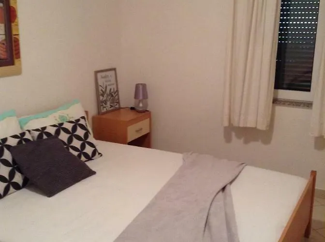 Edina Apartman Pag Town