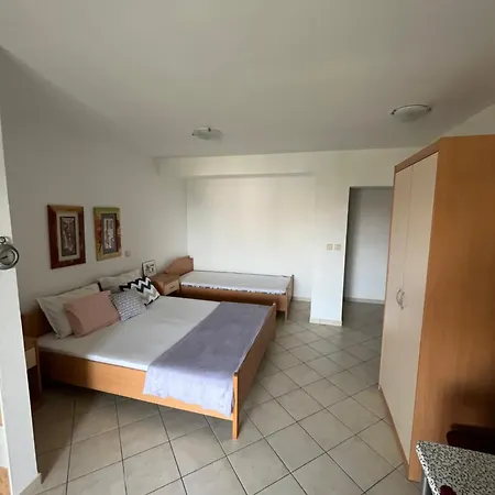 Edina Apartment