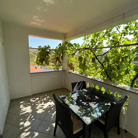Edina Apartment