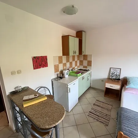 Edina Apartment