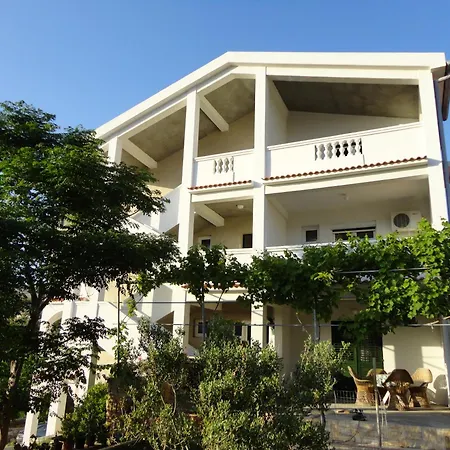 Edina Pag Town
